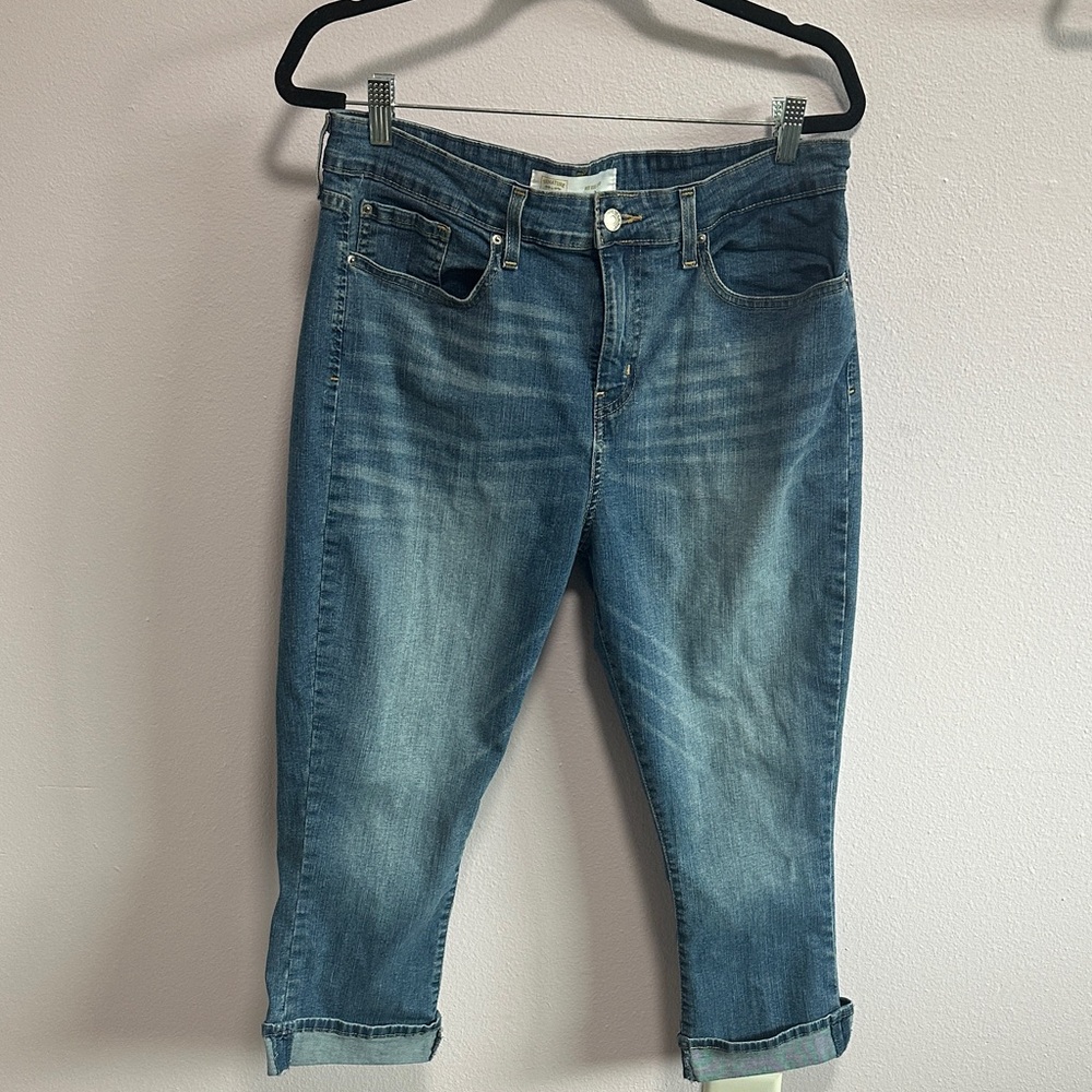 Signature by Levi Strauss Faded Blue Cropped Jeans